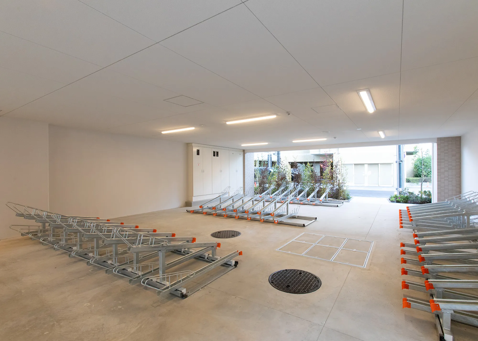 スプランディッド弁天町：自転車置場