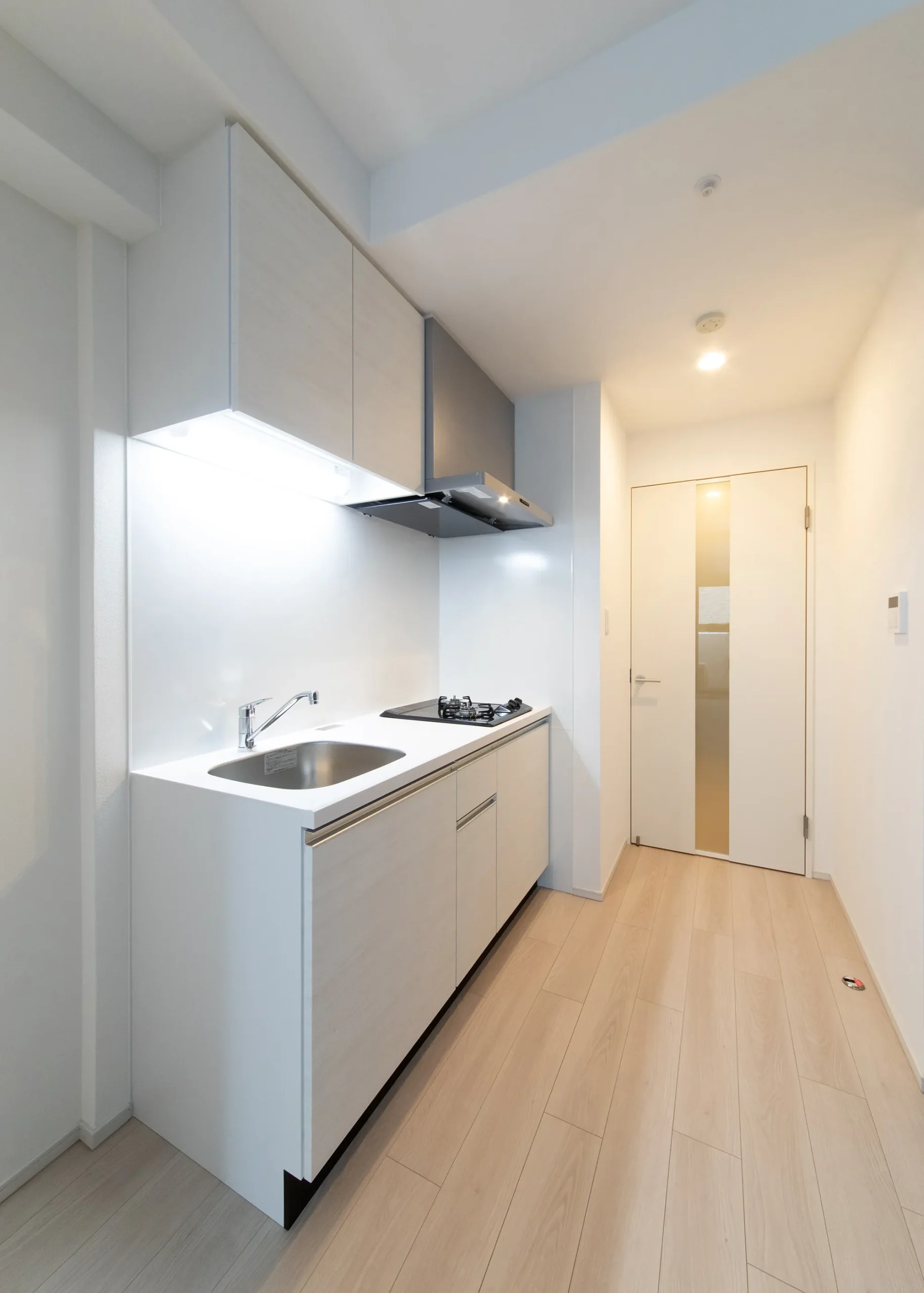 スプランディッド弁天町：B2タイプ：廊下・キッチン