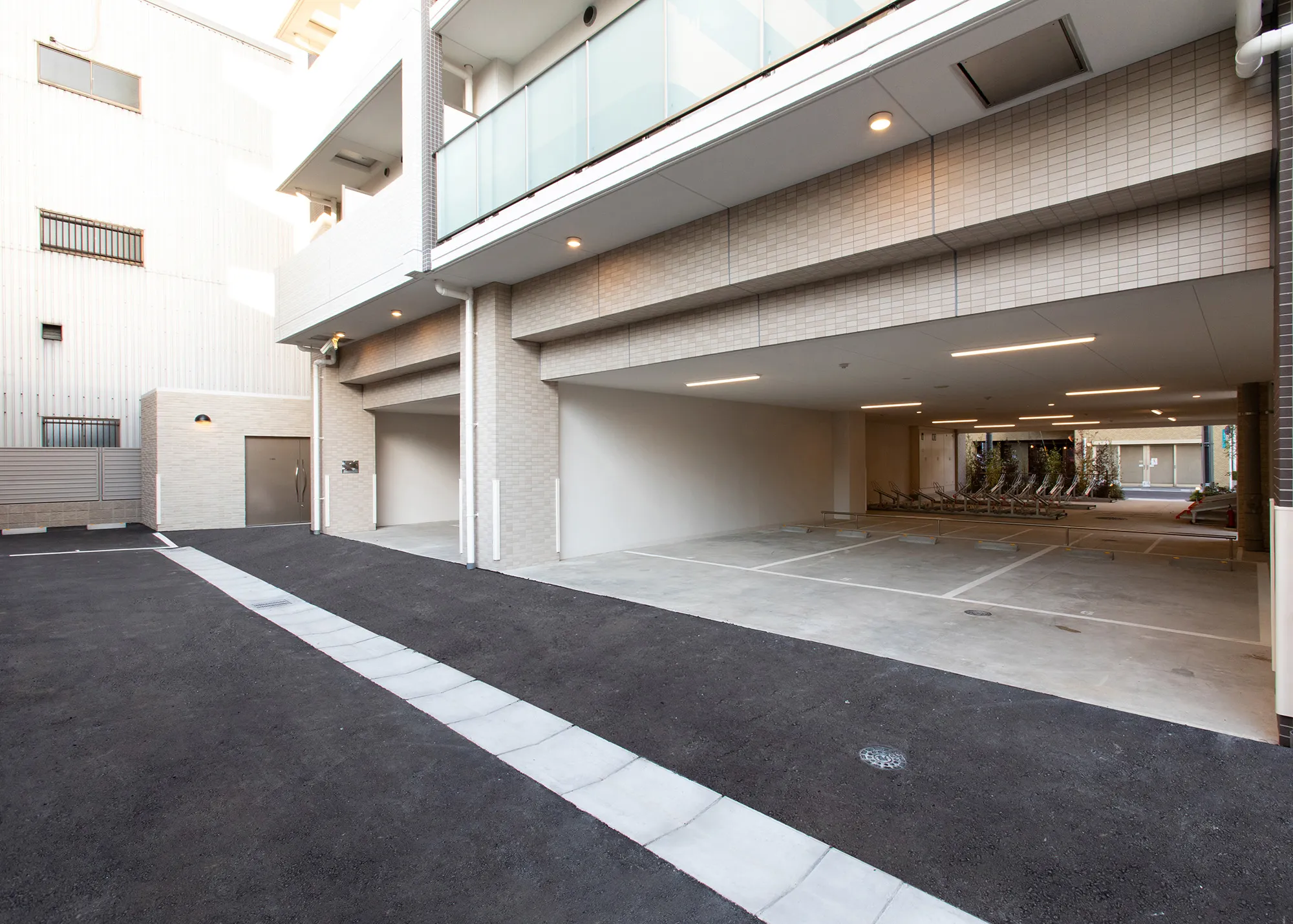 スプランディッド弁天町：駐車場