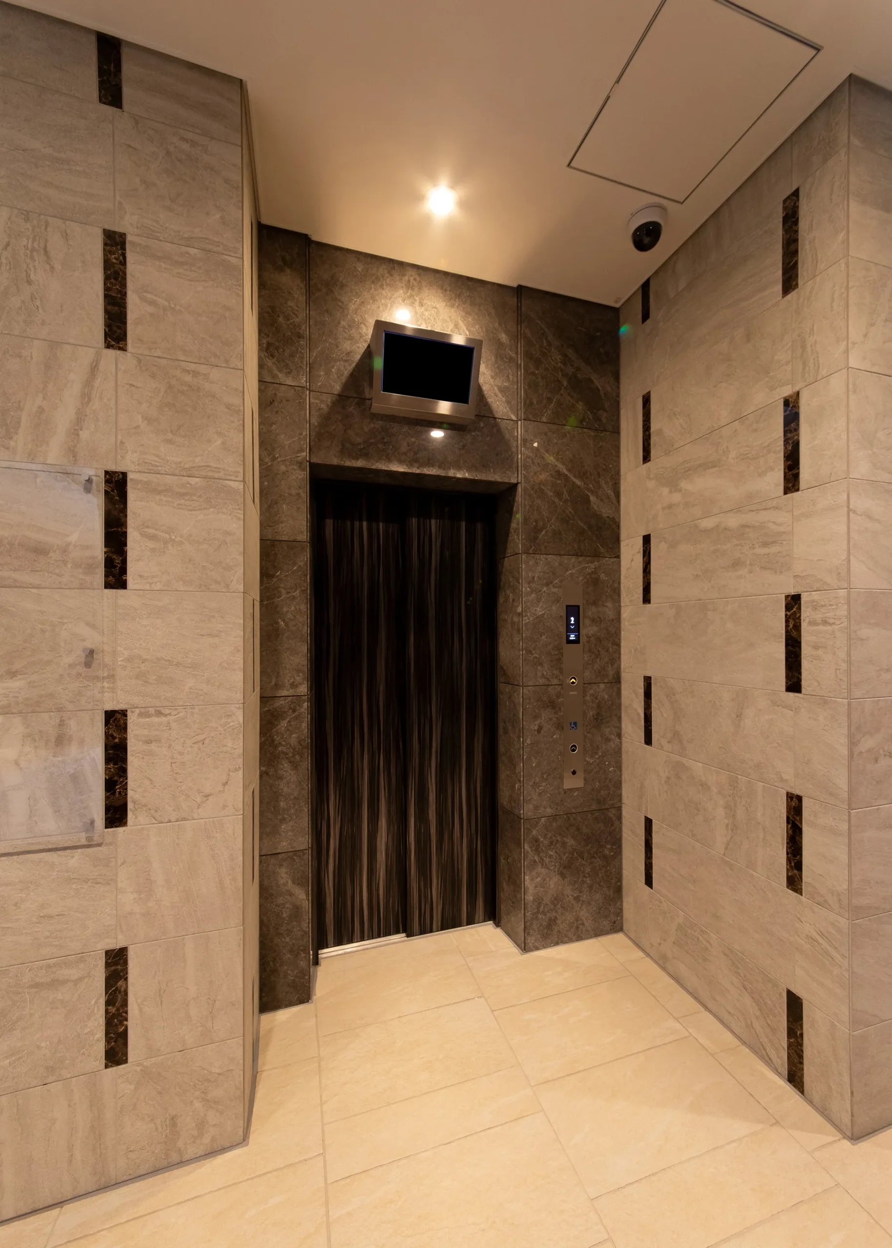 スプランディッド弁天町：エレベーターホール