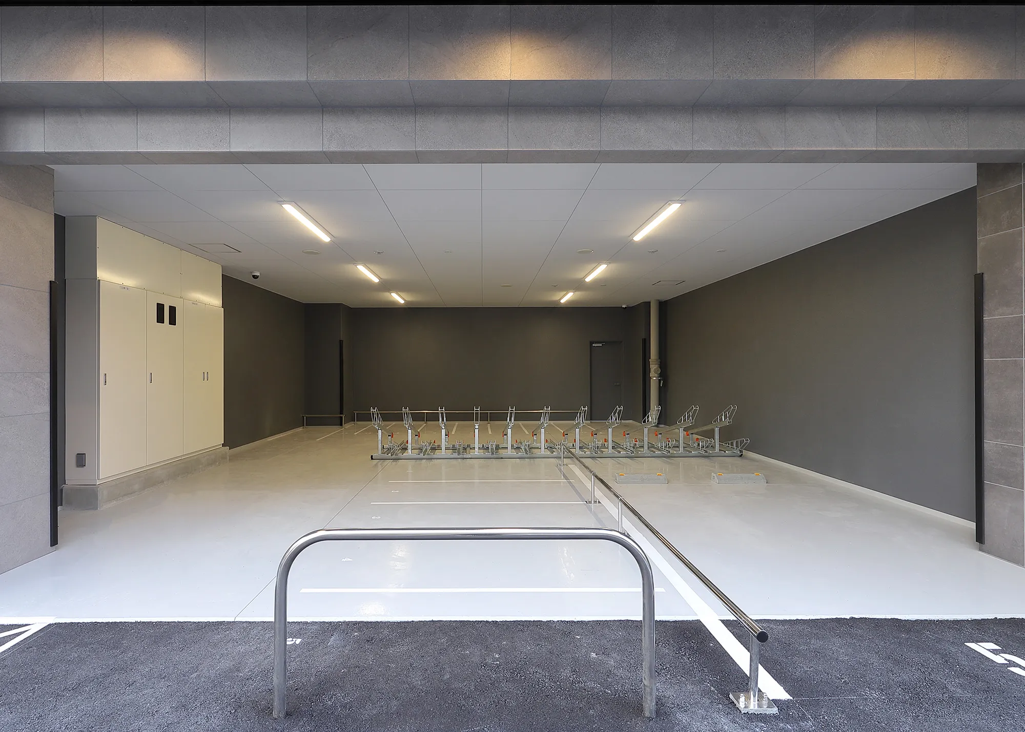 スプランディッド新大阪Ⅵ：バイク・自転車置場