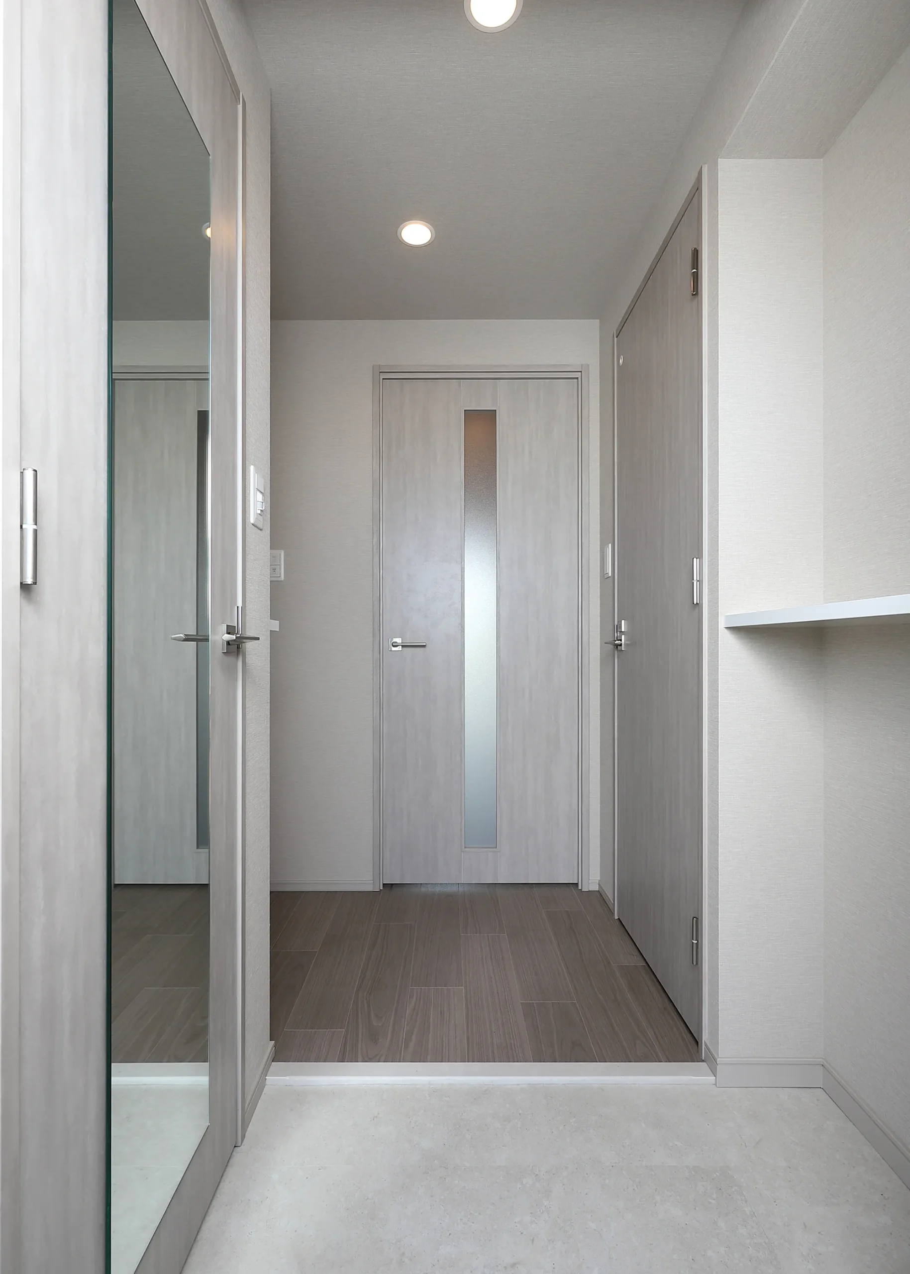 スプランディッド新大阪Ⅵ：Aタイプ：玄関・廊下