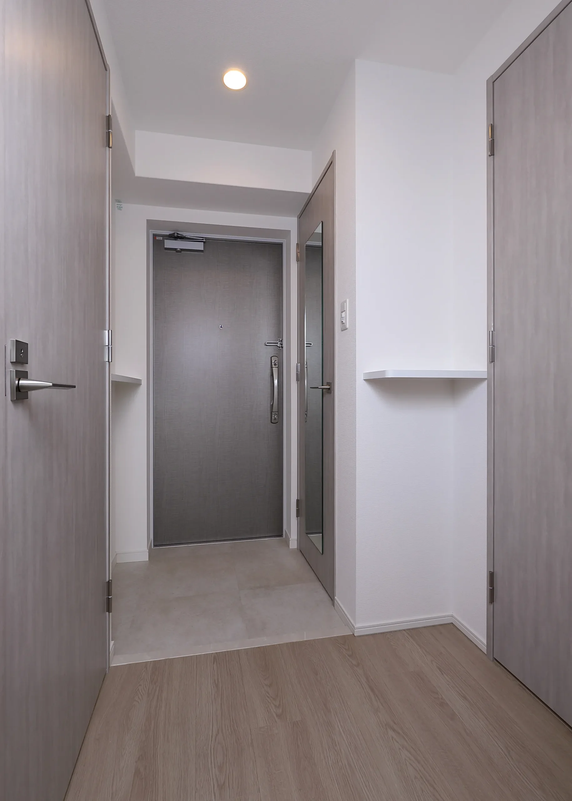 スプランディッド新大阪Ⅵ：Cタイプ：玄関・廊下