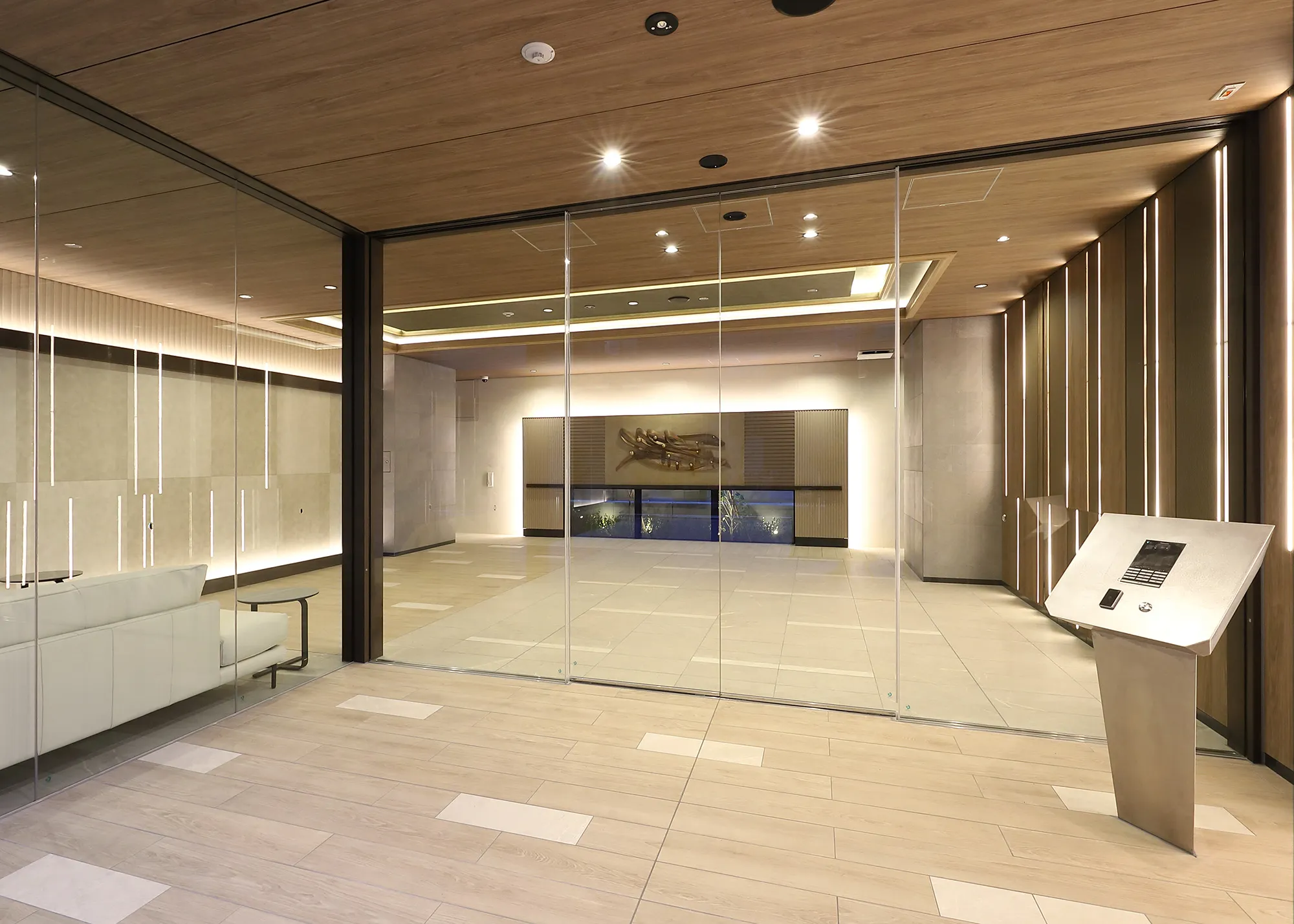 スプランディッド新大阪Ⅵ：風除室