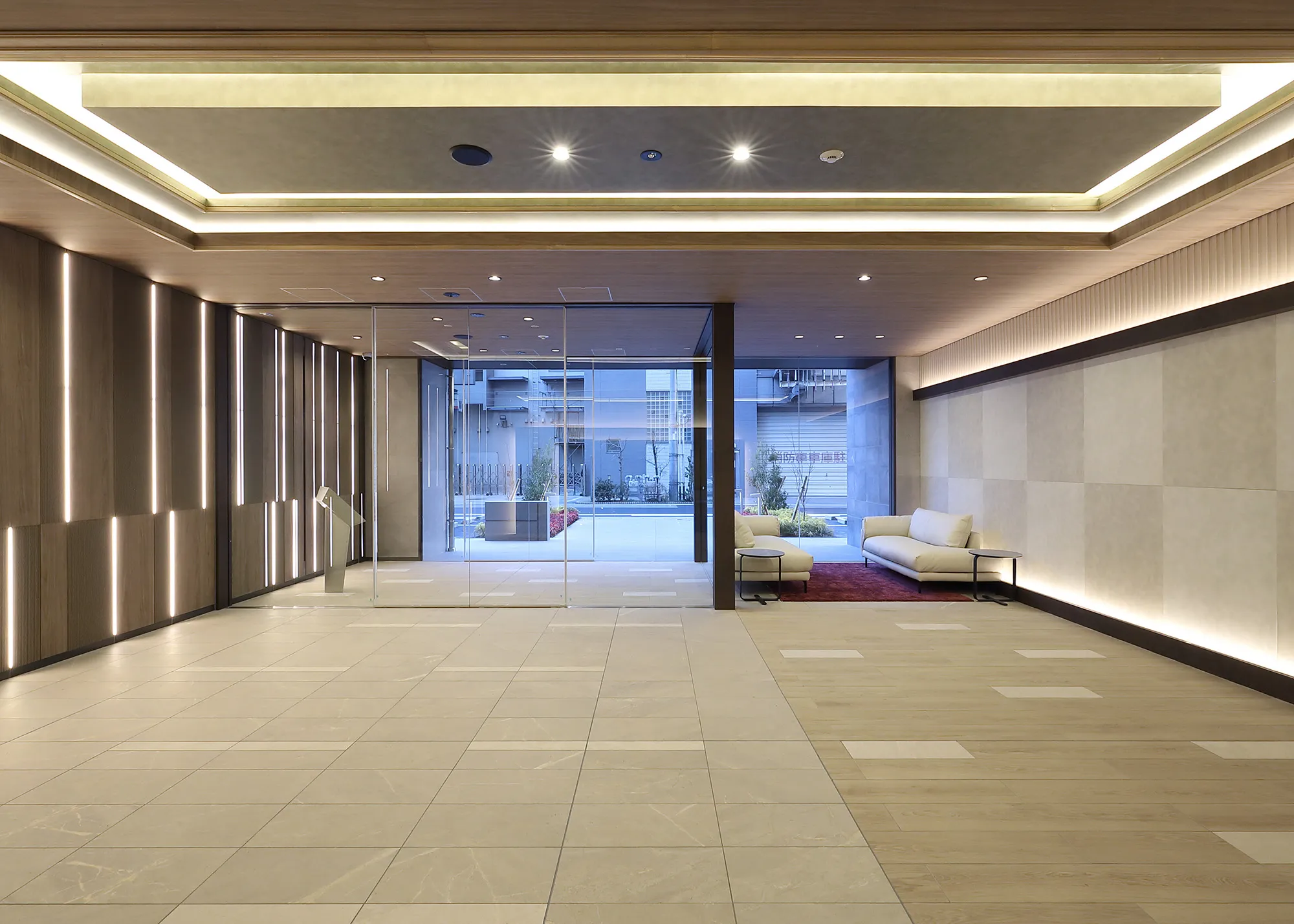 スプランディッド新大阪Ⅵ：エントランスホール