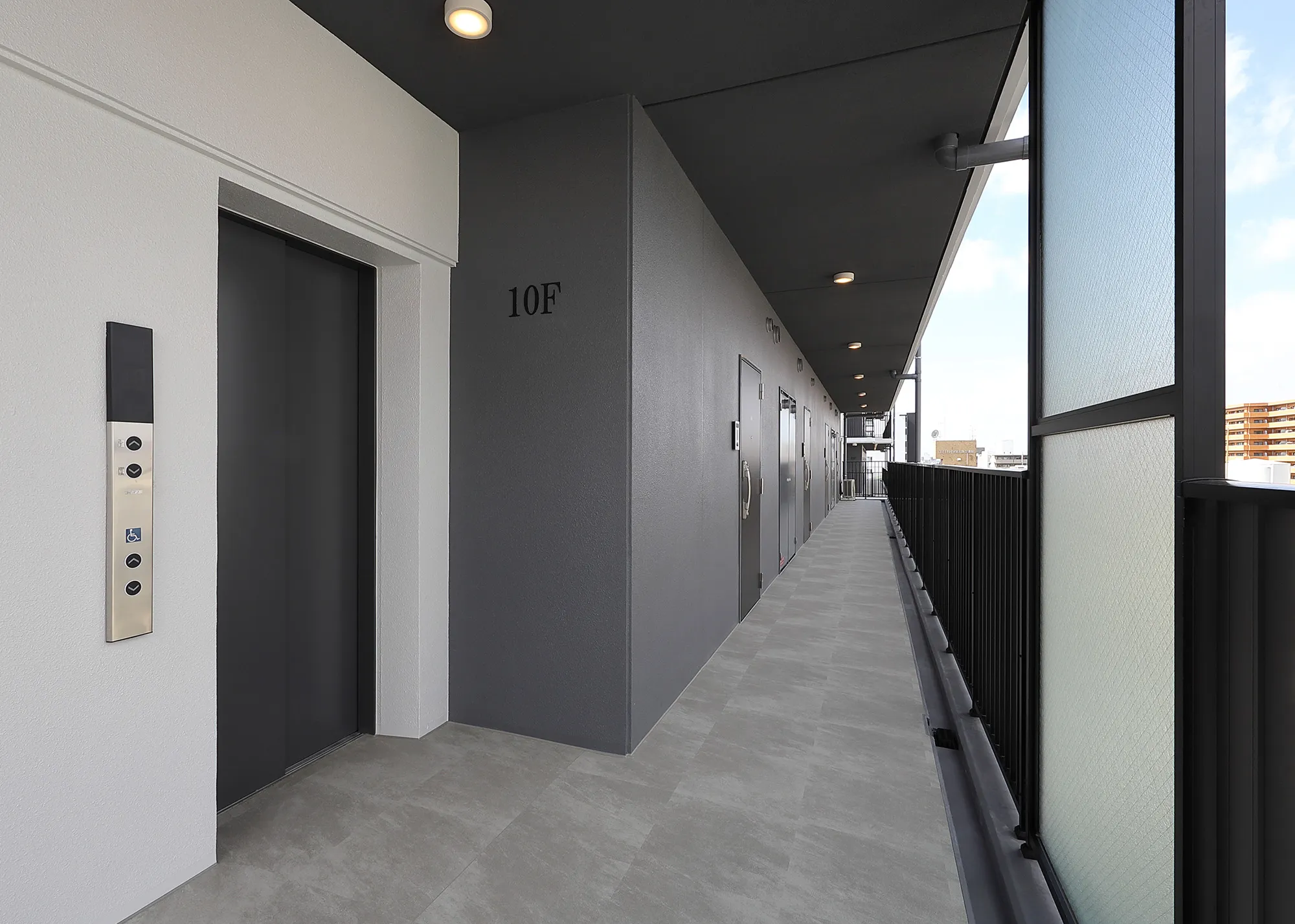 スプランディッド新大阪Ⅶ：EVホール・共用廊下