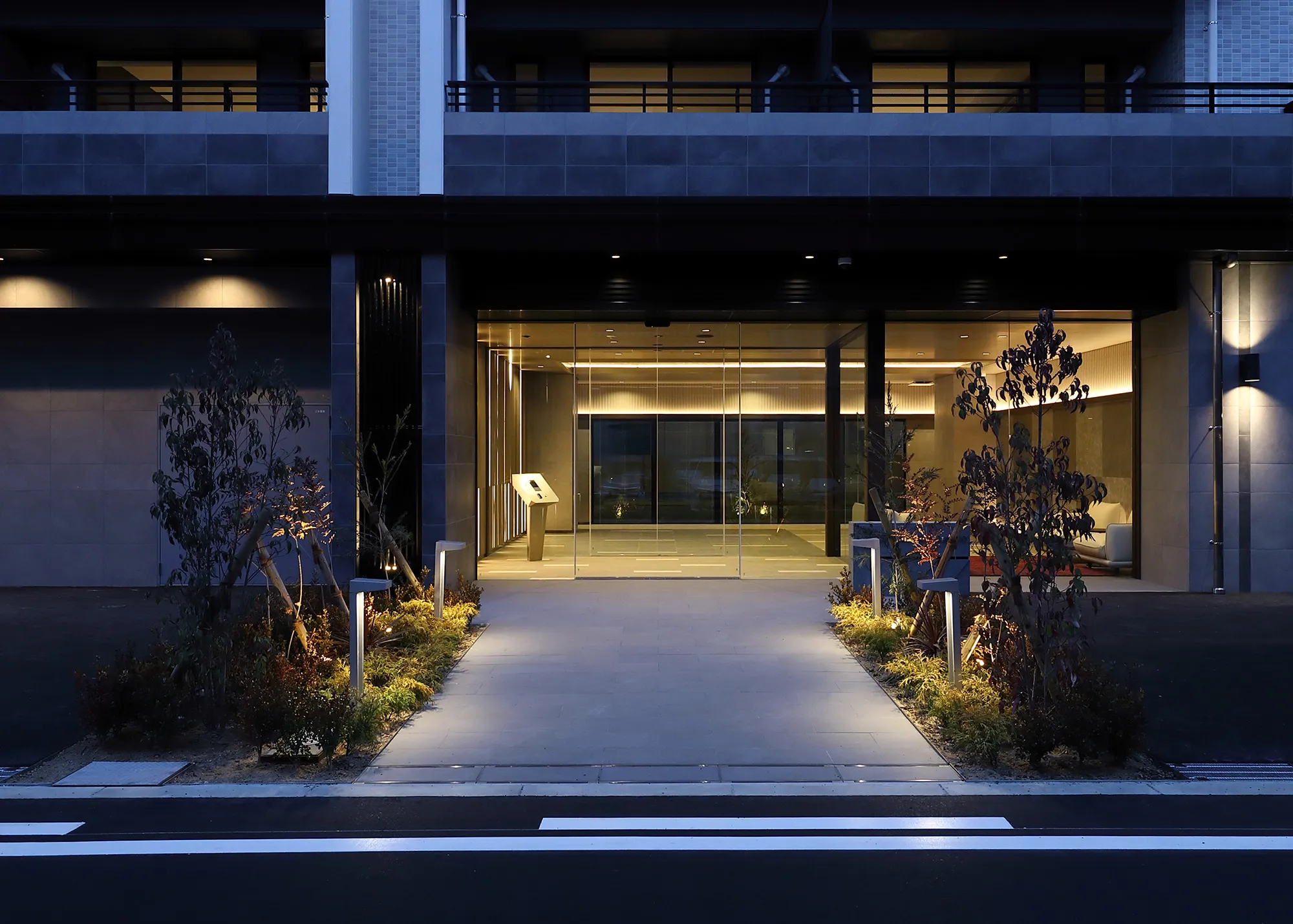 スプランディッド新大阪Ⅶ：アプローチ（夕景）