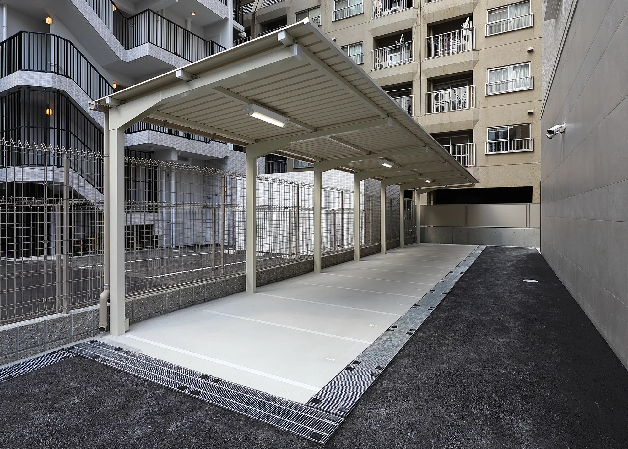 スプランディッド新大阪Ⅶ：バイク置場