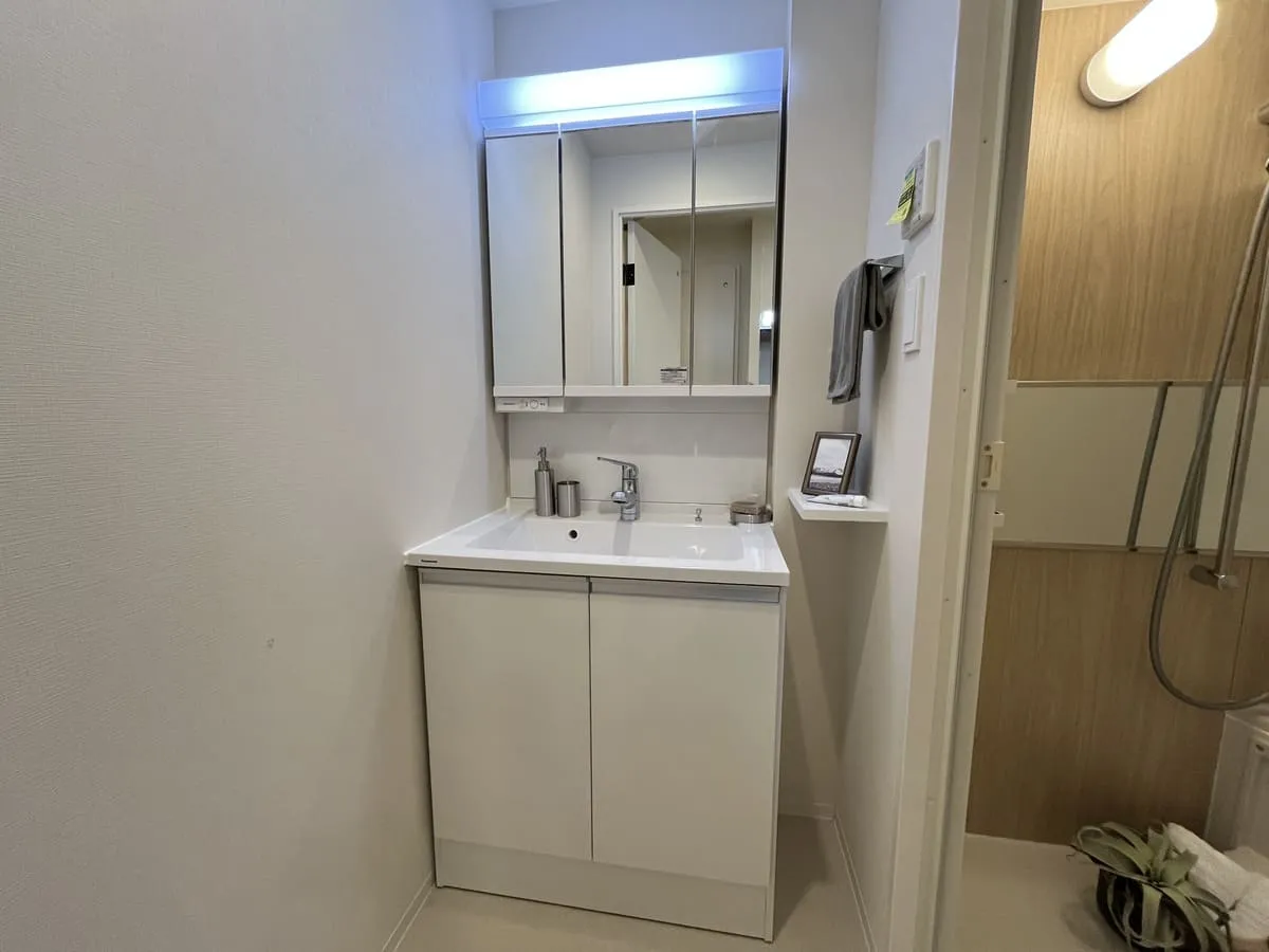 THE MUSIC COURT：モデルルーム（洗面台・411号室）