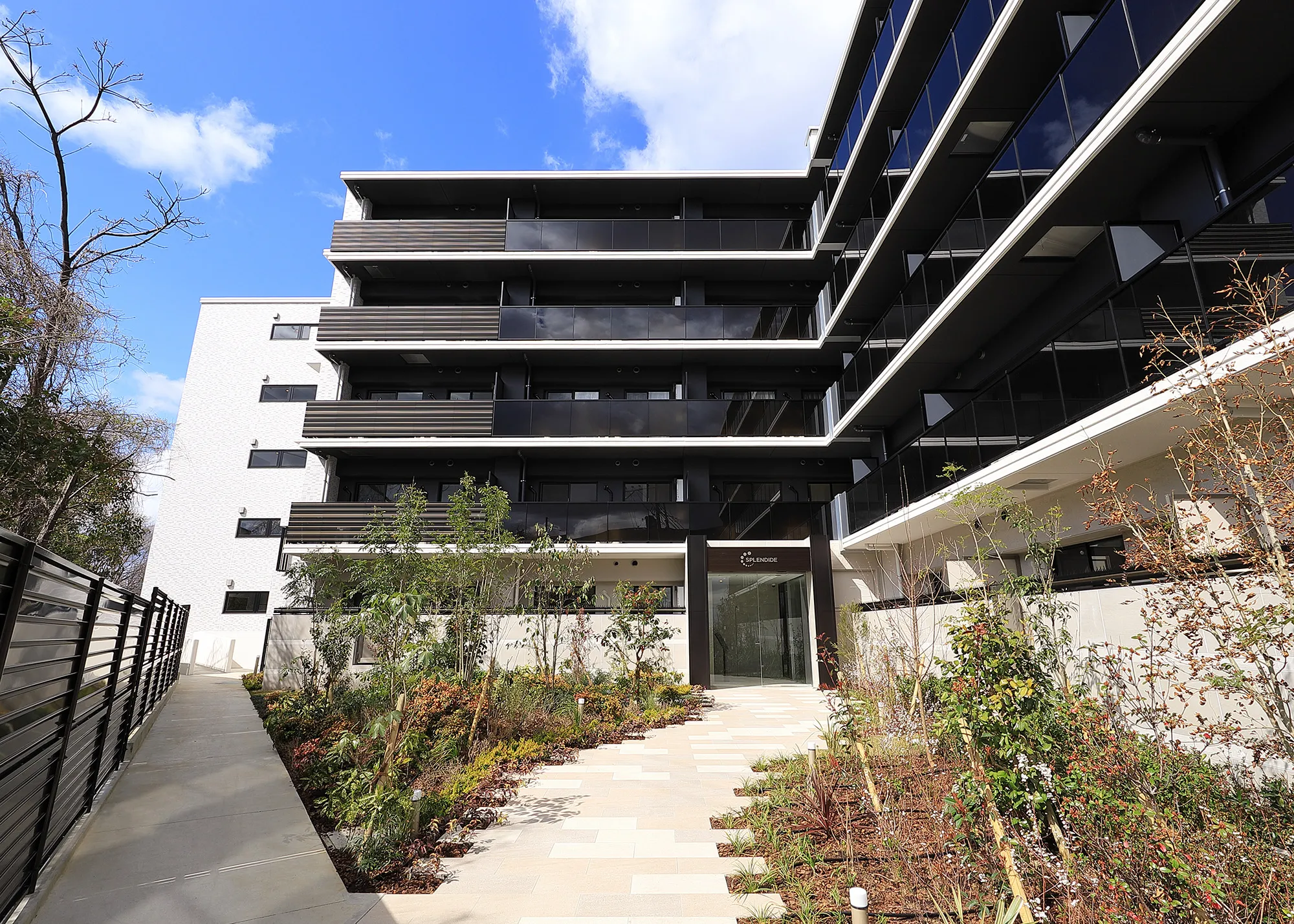 スプランディッド茨木天王：南側外観