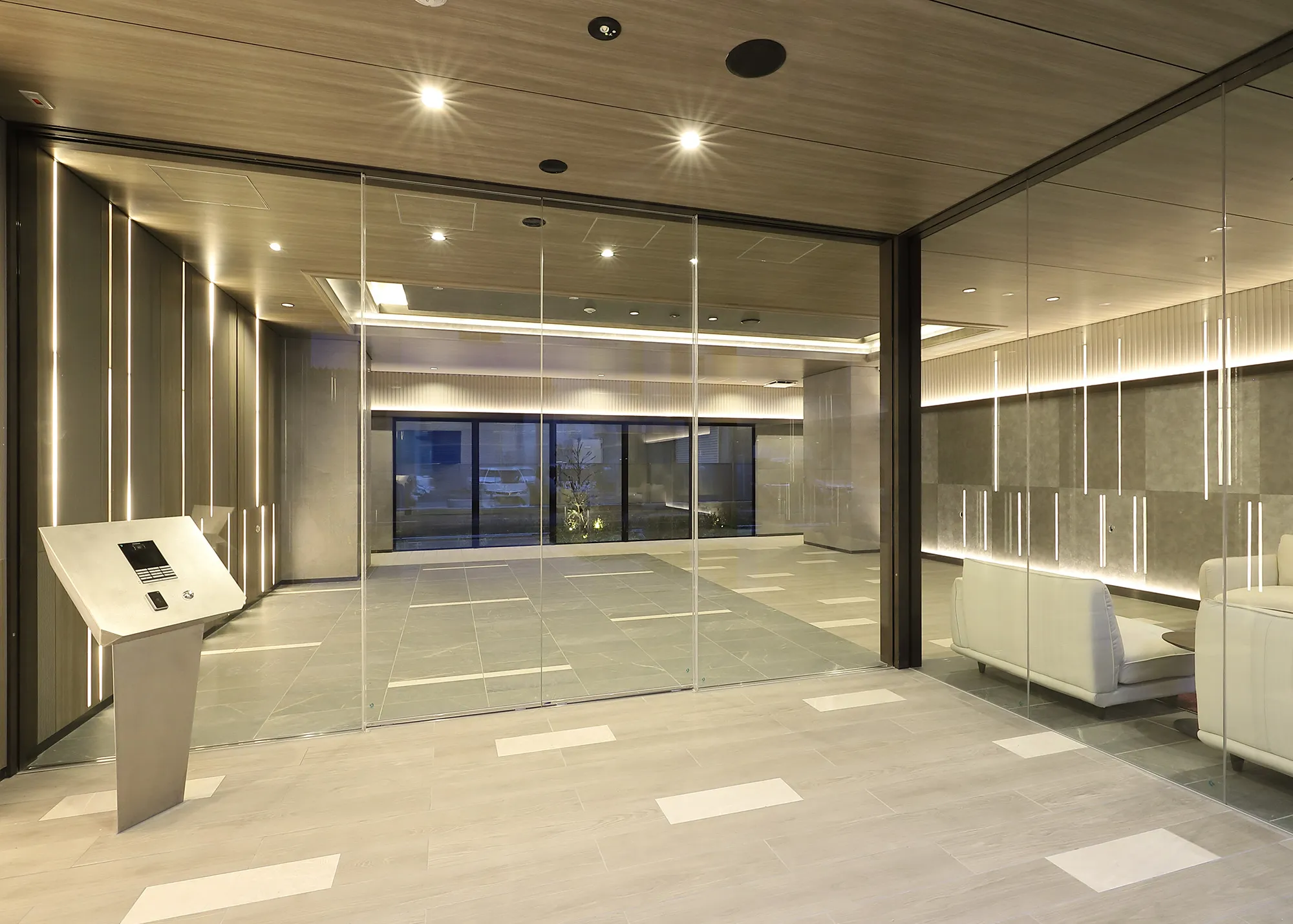 スプランディッド新大阪Ⅶ：風除室