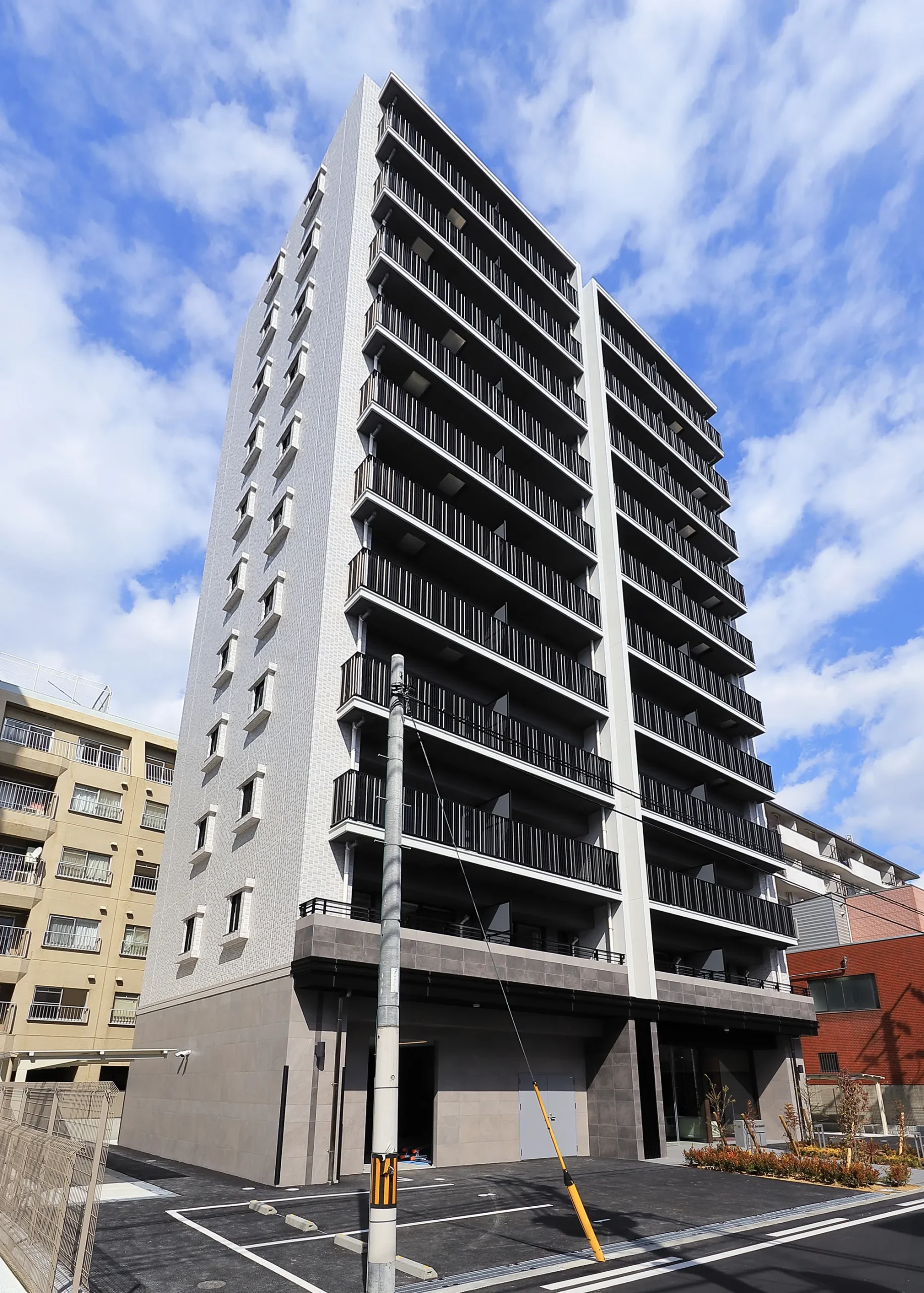 スプランディッド新大阪Ⅶ：南西側外観