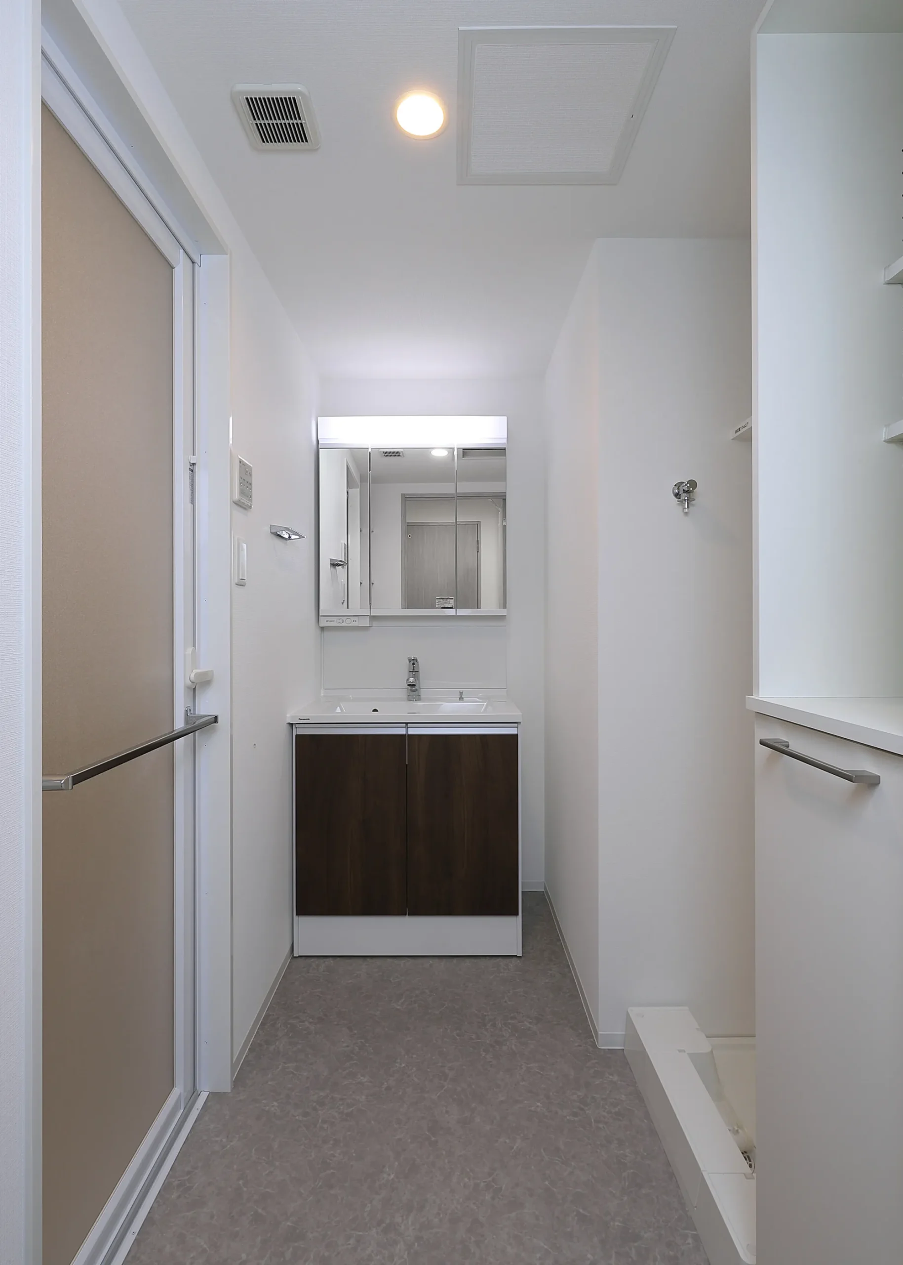 スプランディッド新大阪Ⅶ：Aタイプ：パウダールーム