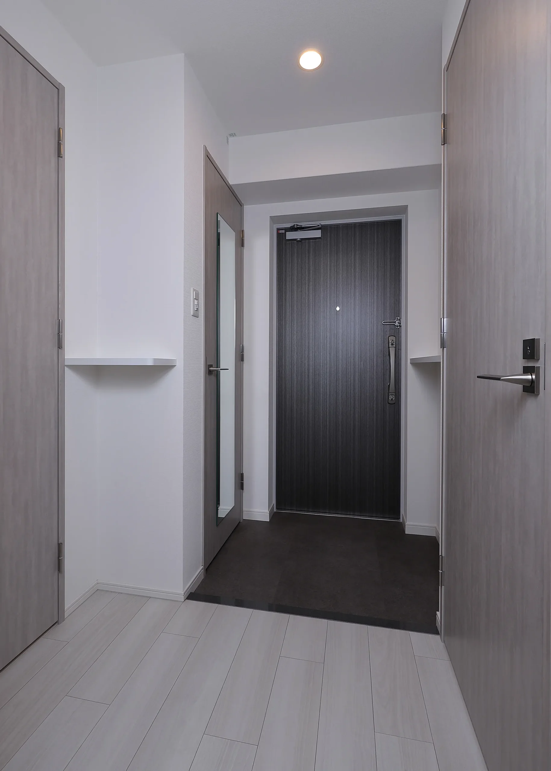 スプランディッド新大阪Ⅶ：Cタイプ：玄関・廊下