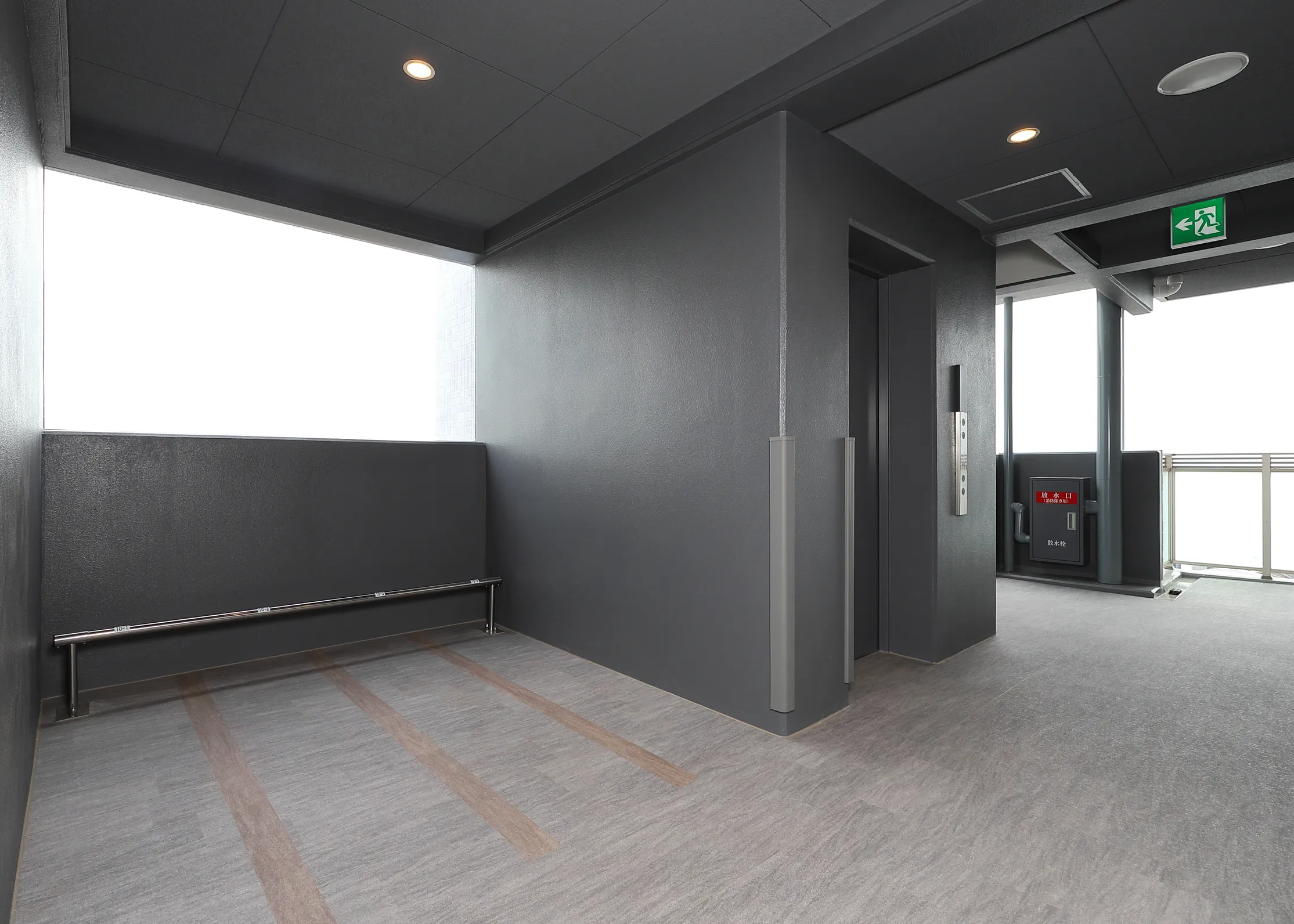 LA GRACE SENBAYASHI：駐輪場・EVホール