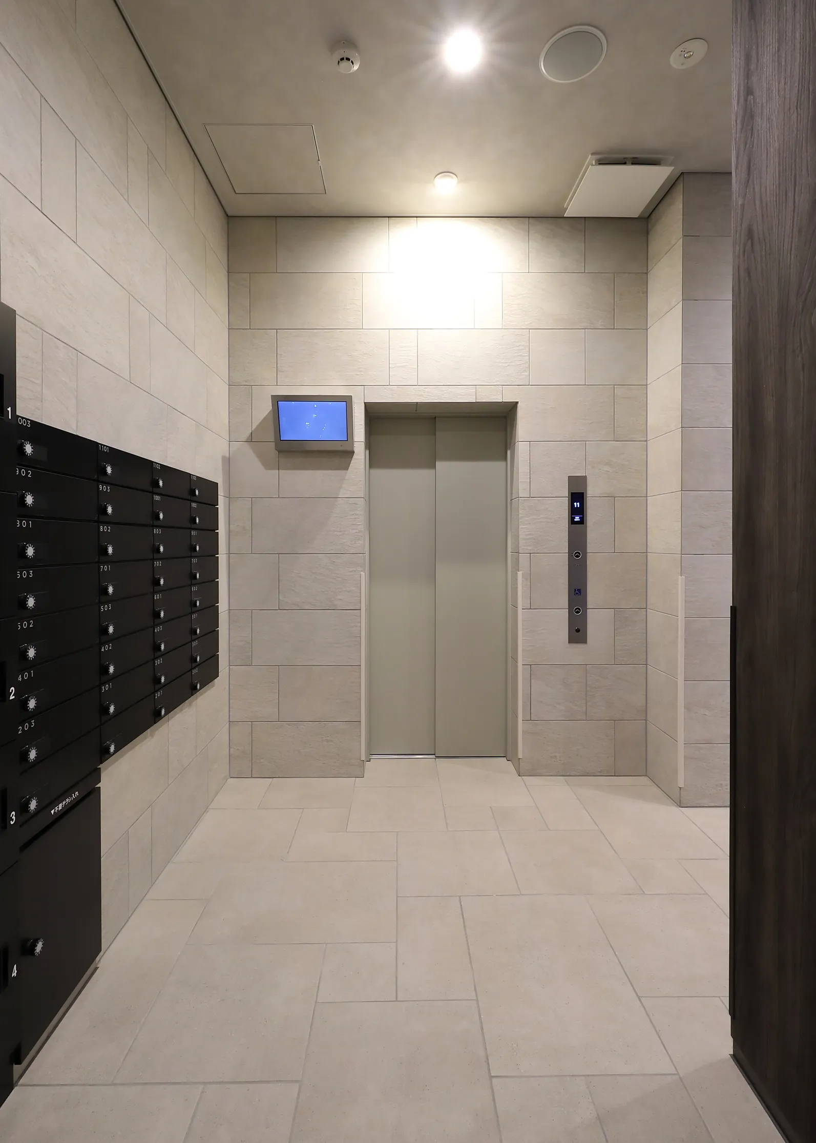 LA GRACE SENBAYASHI：エレベーターホール