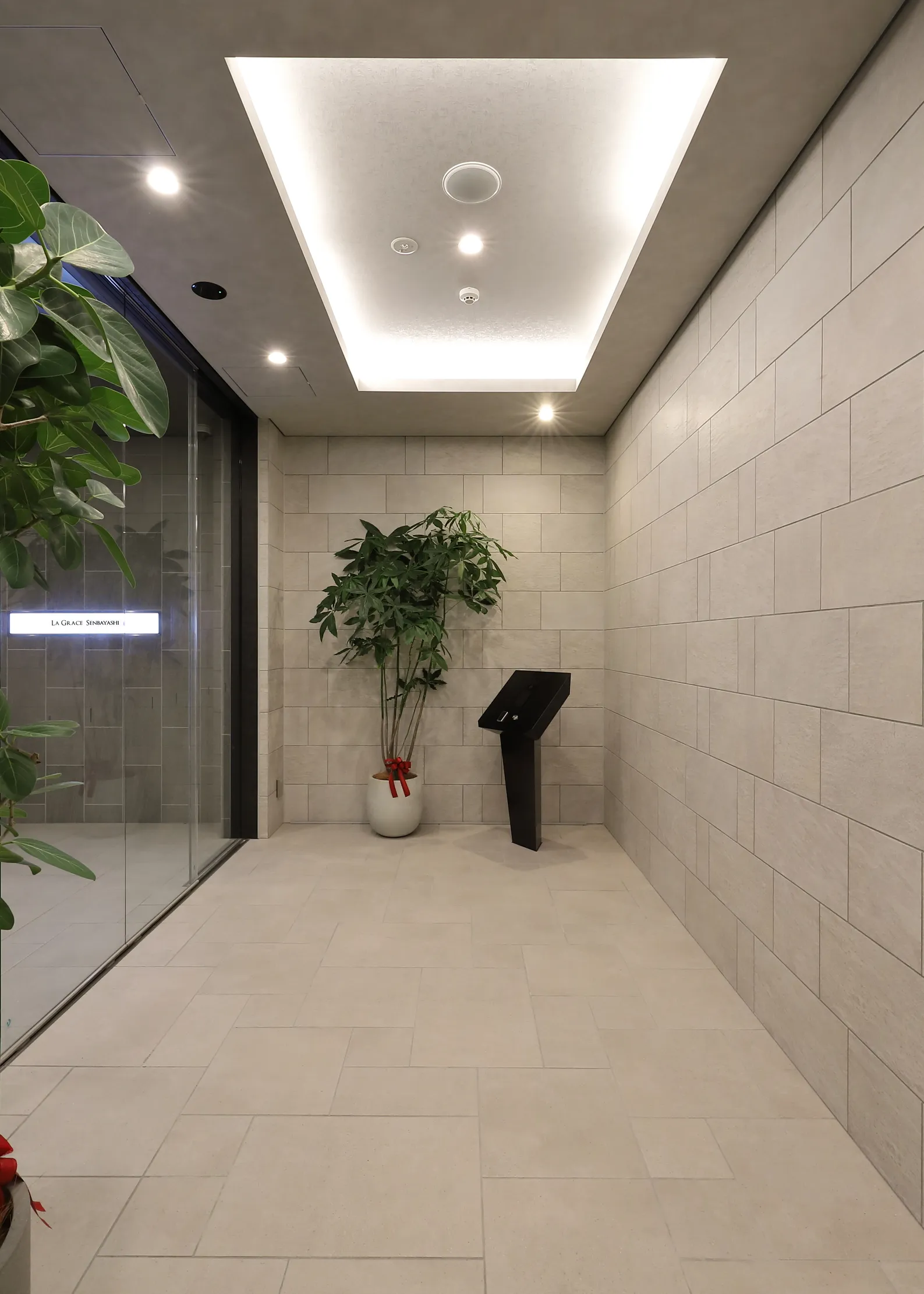 LA GRACE SENBAYASHI：風除室