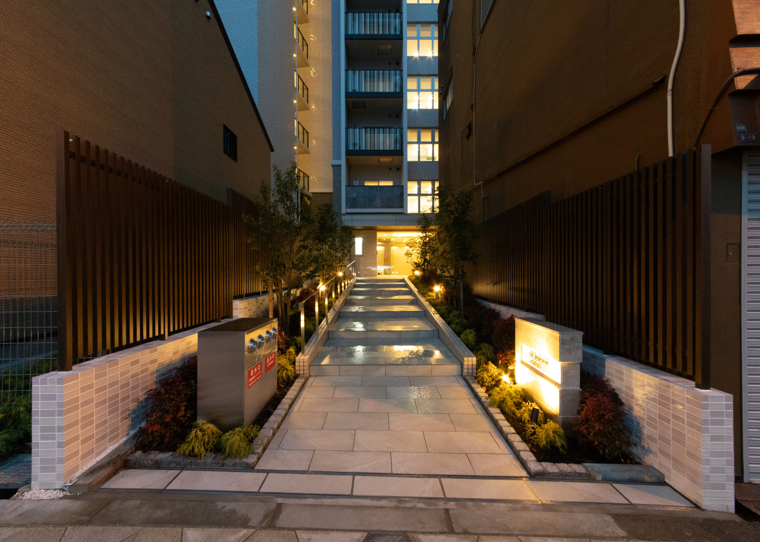 スプランディッド上本町WEST：アプローチ