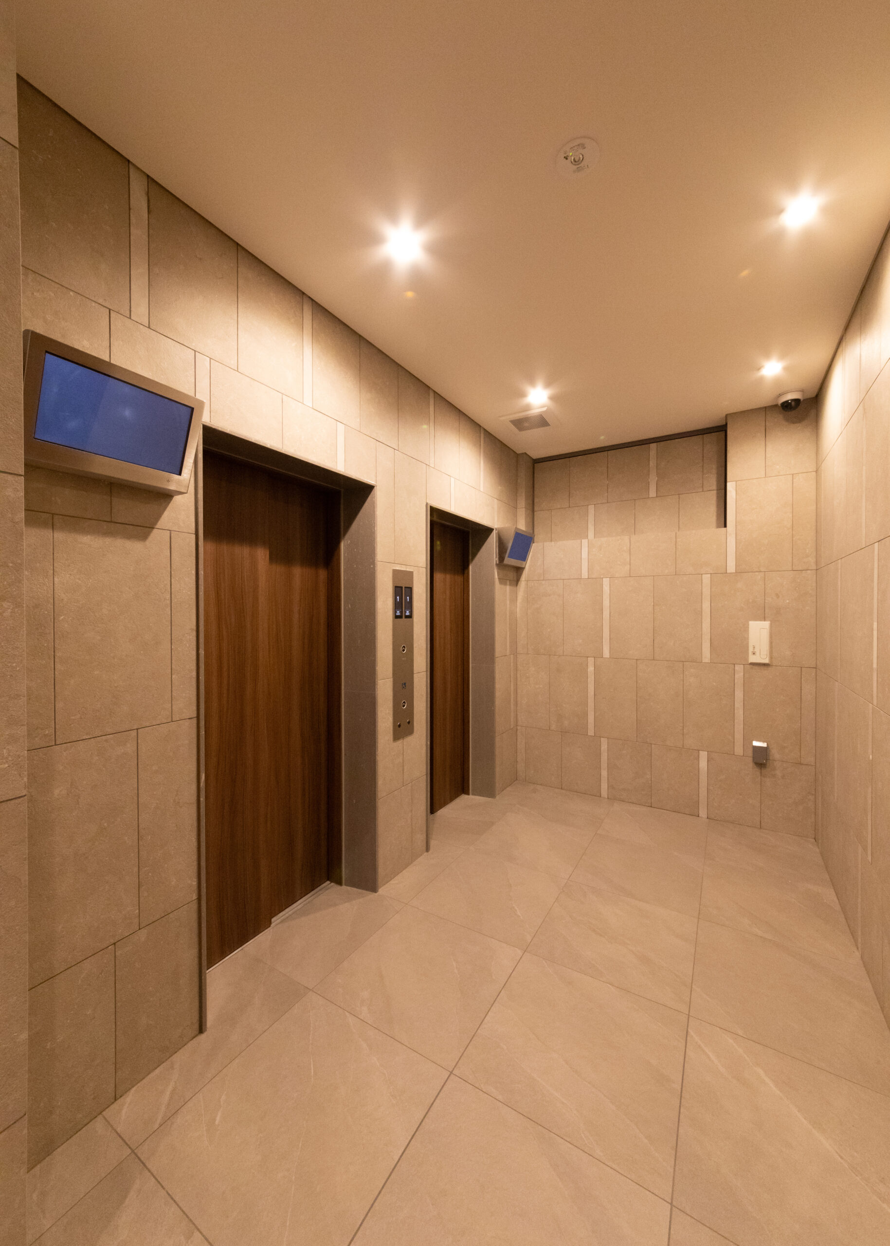 スプランディッド上本町WEST：エレベーターホール