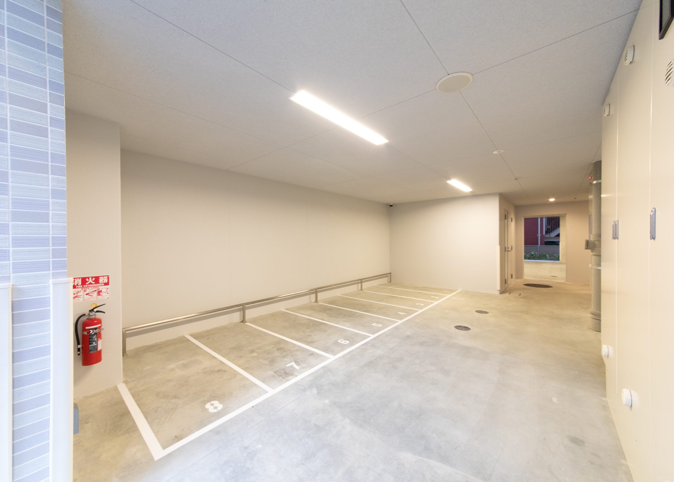 スプランディッド上本町WEST：ミニバイク置き場