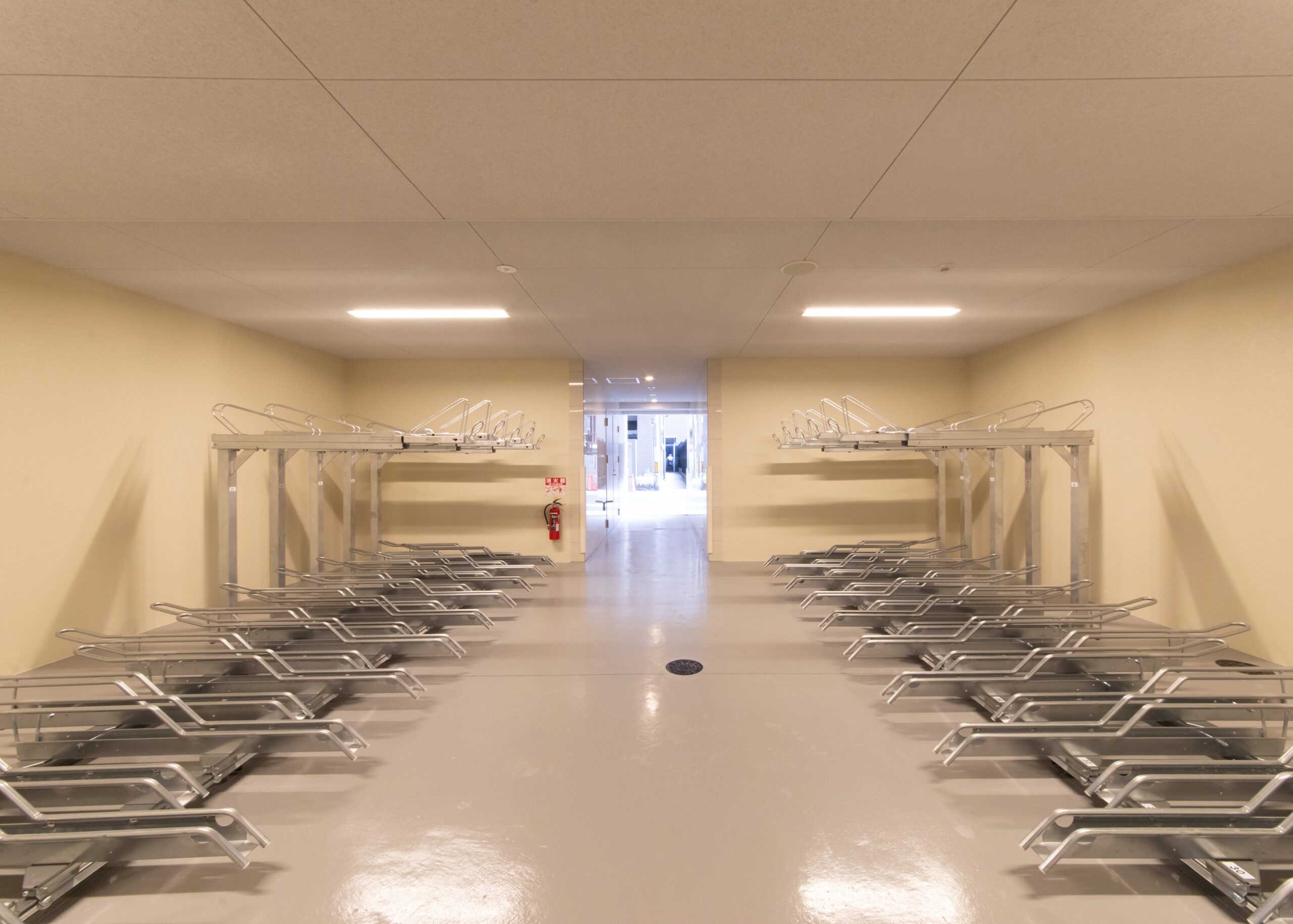 スプランディッド上本町WESTⅡ：自転車置き場