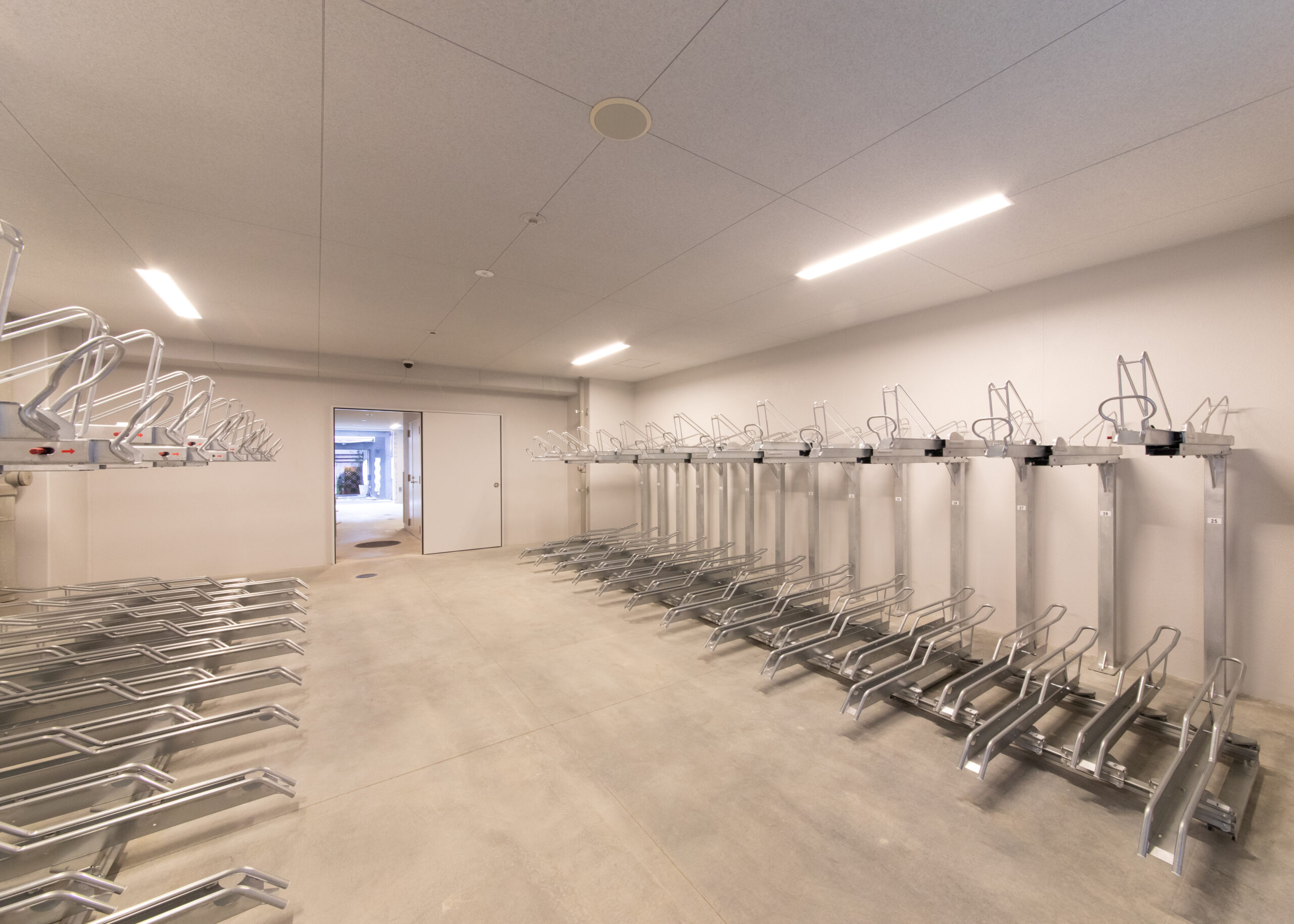 スプランディッド上本町WEST：自転車置き場