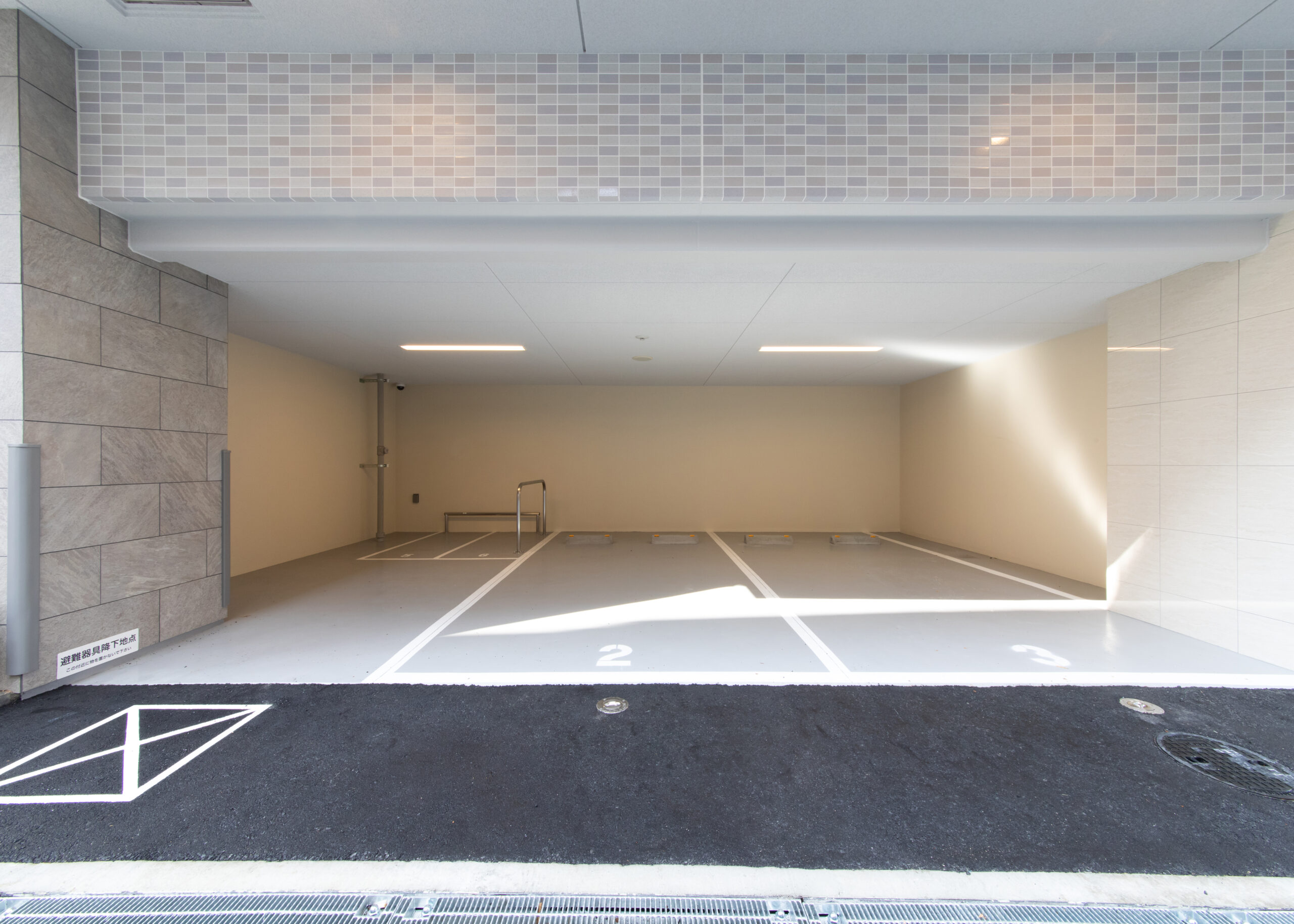 スプランディッド上本町WESTⅡ：駐車場・ミニバイク置き場