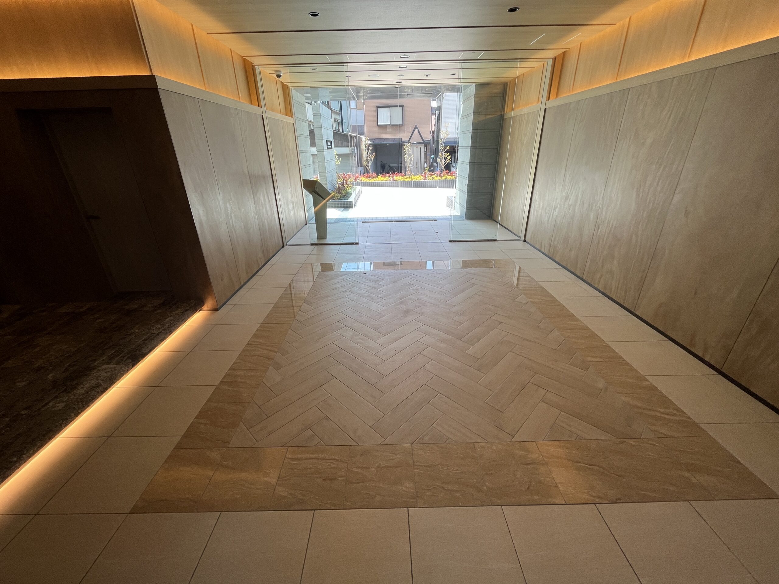 スプランディッド大阪NAMBA LINE：エントランスホール