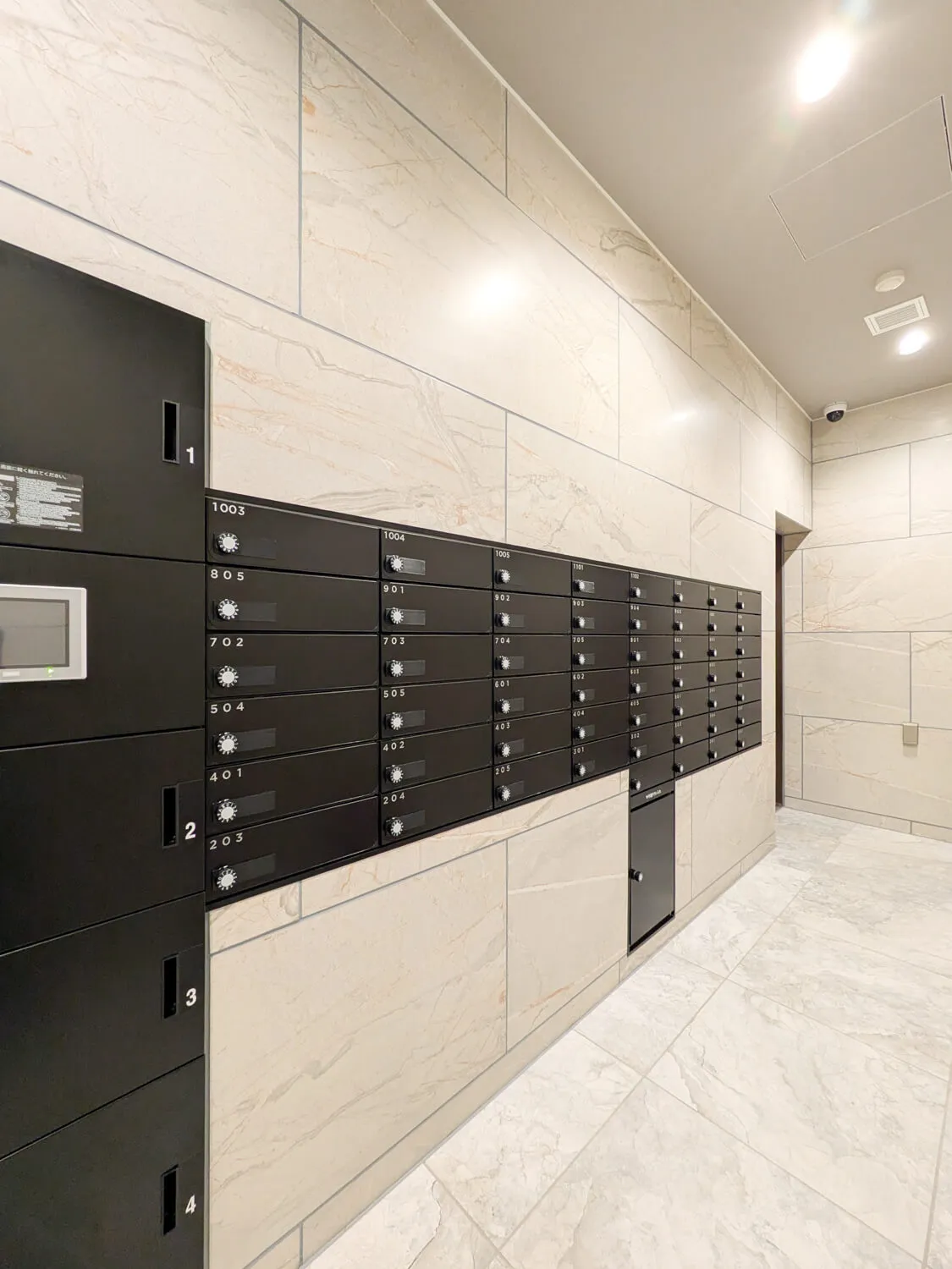 スプランディッド難波VII：宅配・メールコーナー