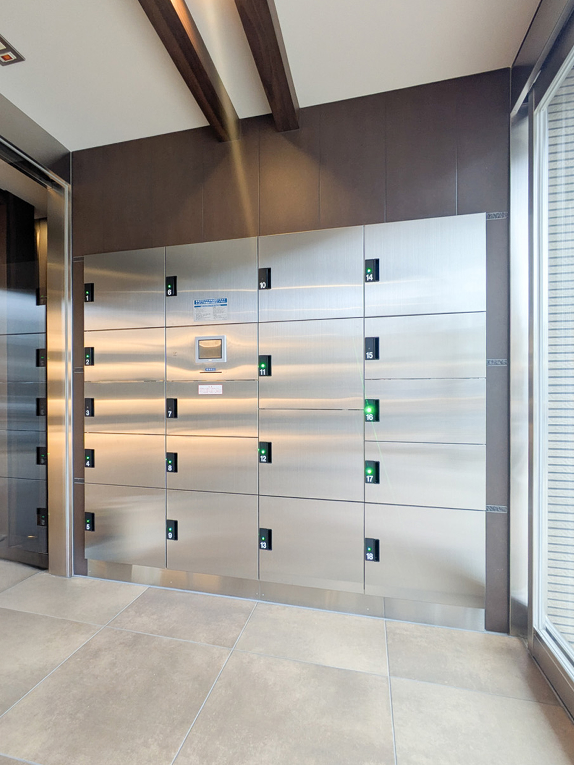 ロイス茨木奈良町：宅配ボックス