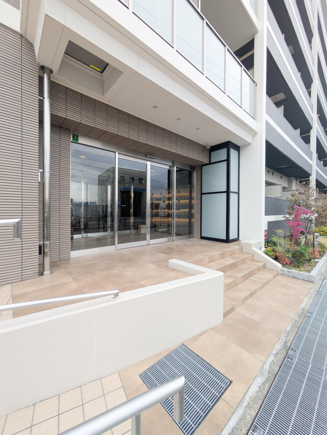 ロイス茨木奈良町：エントランス