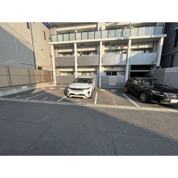 ラ・フェスタ真田山：駐車場