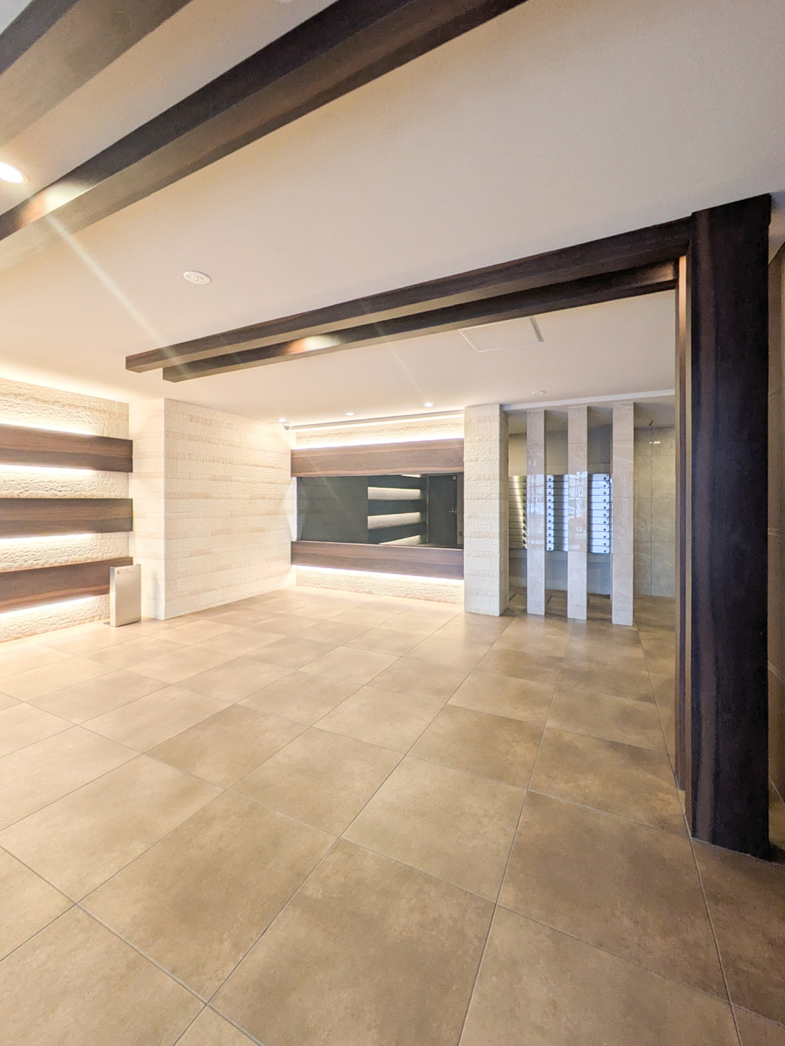 ロイス茨木奈良町：エントランス