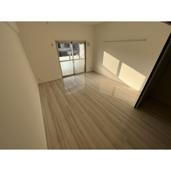 ラ・フェスタ真田山：洋室（Bタイプ）