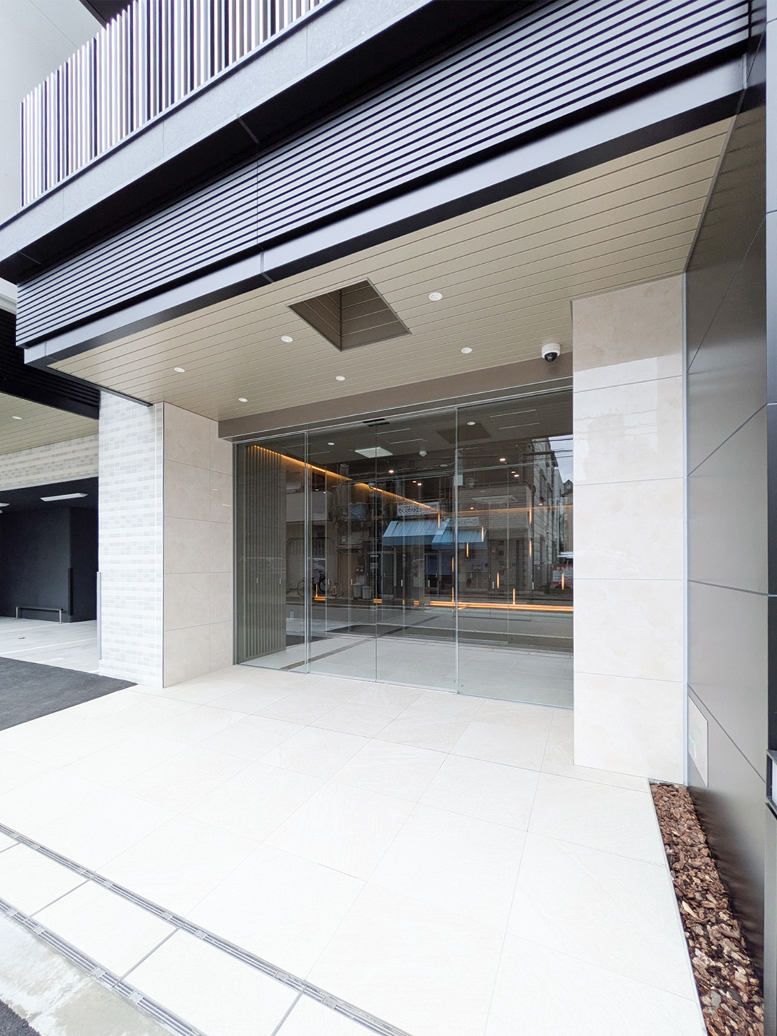 スプランディッド弁天町DUE：建物入口
